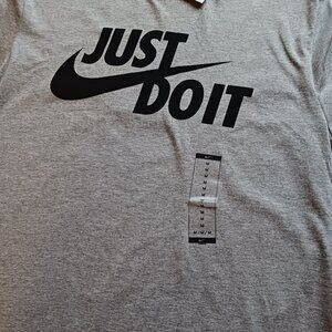 Men Nike T-shirt New With Tags
